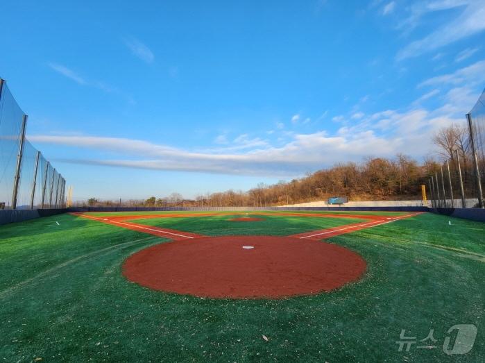 본문 이미지 - 파주 캠프하우즈 미군 반환 공여지에 새롭게 조성된 야구장. (파주시 제공, 재판매 및 DB금지)