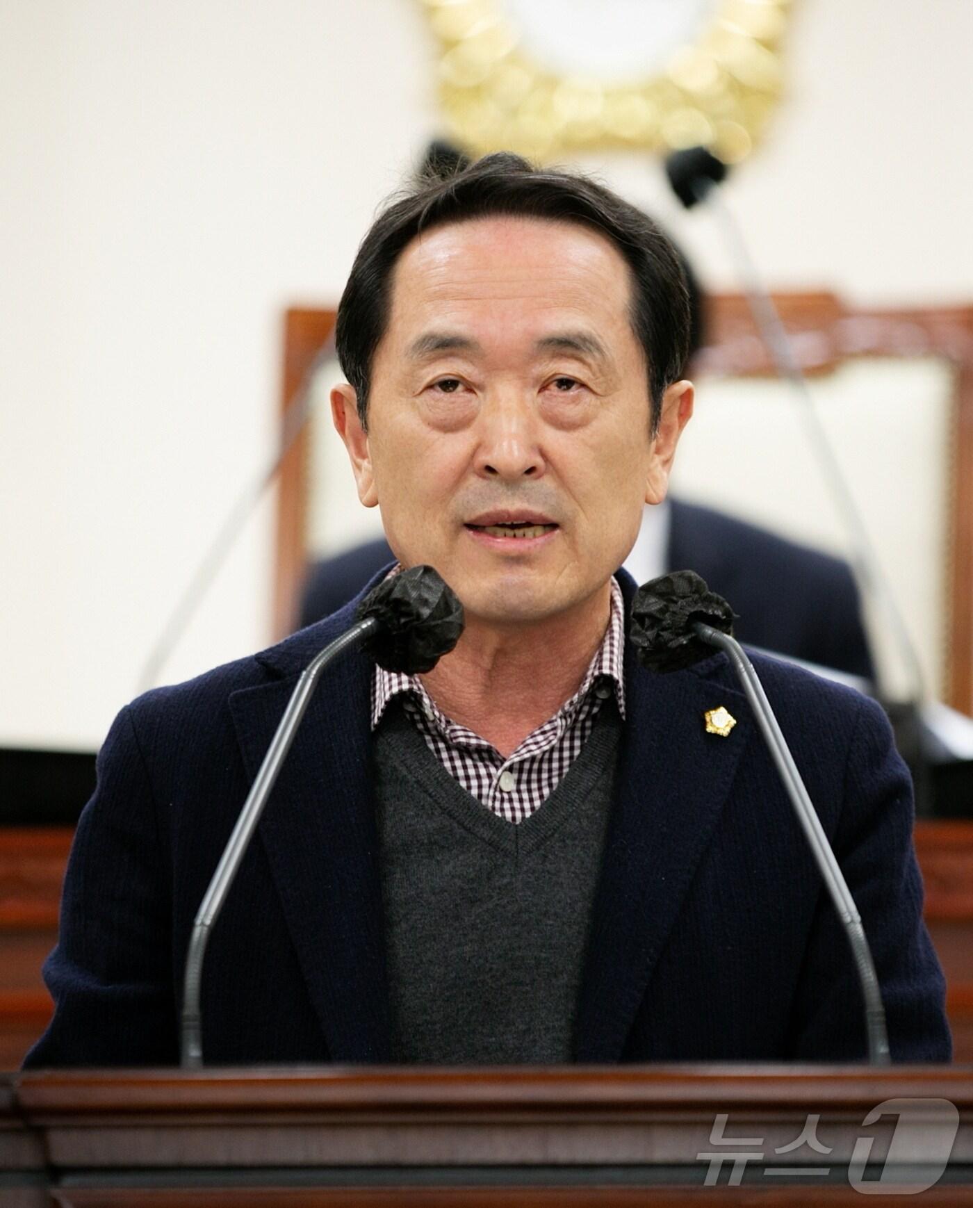 본문 이미지 - 황배연 김제시의회 의원이 17일 열린 제287회 임시회 1차 본회의서 5분 자유발언을 하고 있다.(김제의회제공. 재판매 및 DB금지)