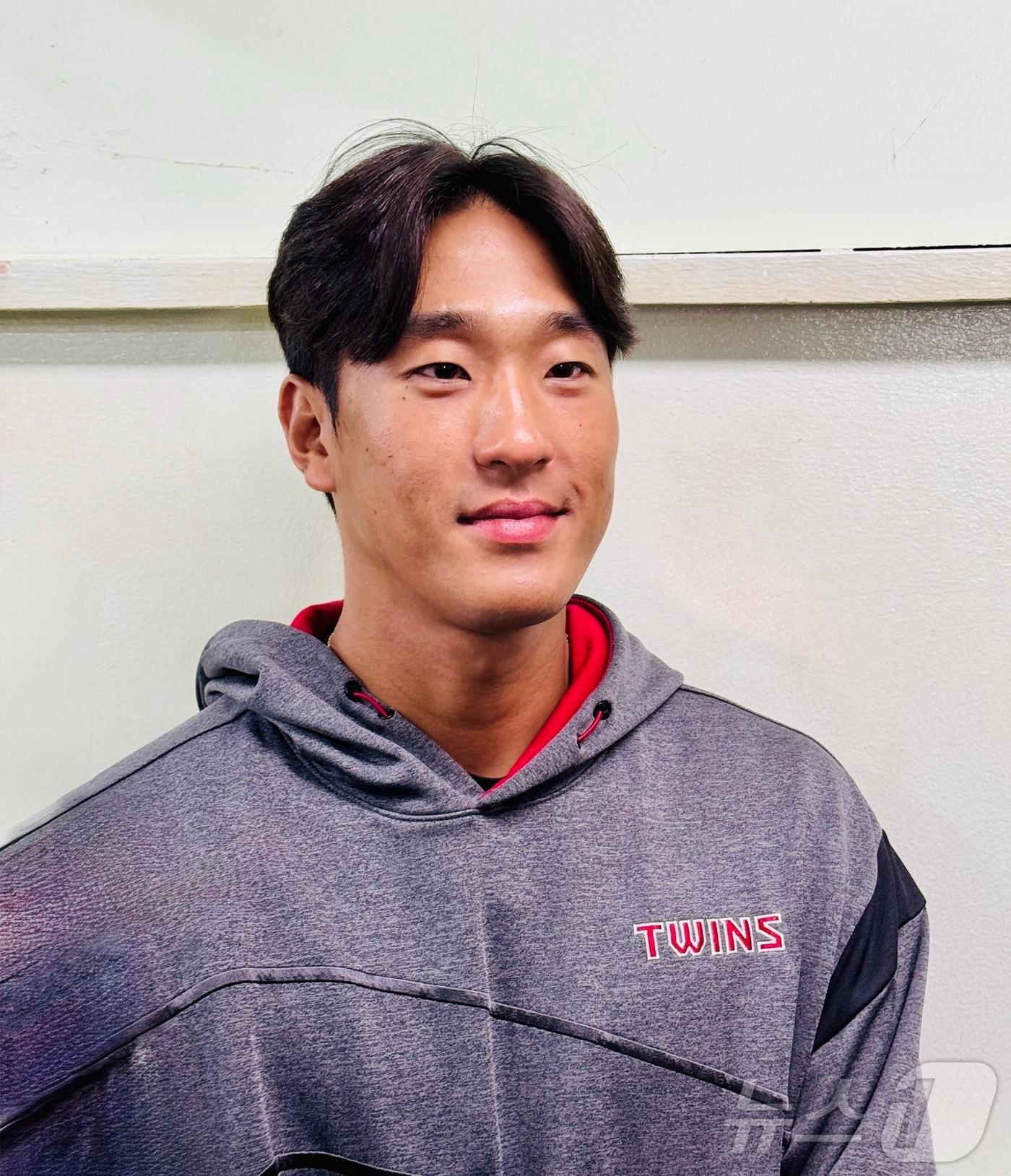 본문 이미지 - LG 송찬의가 17일 취재진과 인터뷰하고 있다.2025.3.17/뉴스1 ⓒ News1 서장원 기자