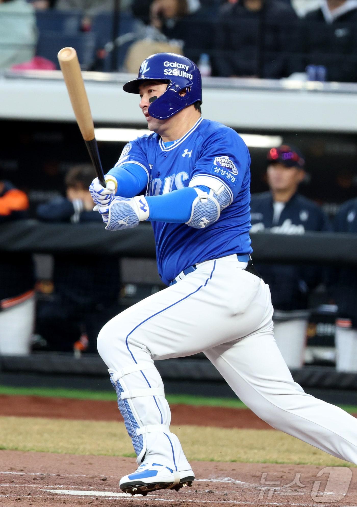 본문 이미지 - 17일 대전 한화생명 볼파크에서 열린 2025 프로야구 KBO리그 한화이글스와 삼성라이온즈의 시범경기에서 삼성 박병호가 타격하고 있다. 2025.3.17/뉴스1 ⓒ News1 김기남 기자