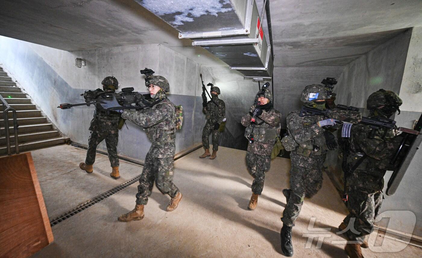 육군 장병들이 훈련하는 모습. &#40;육군 제공. 재판매 및 DB 금지&#41; 2025.3.17/뉴스1