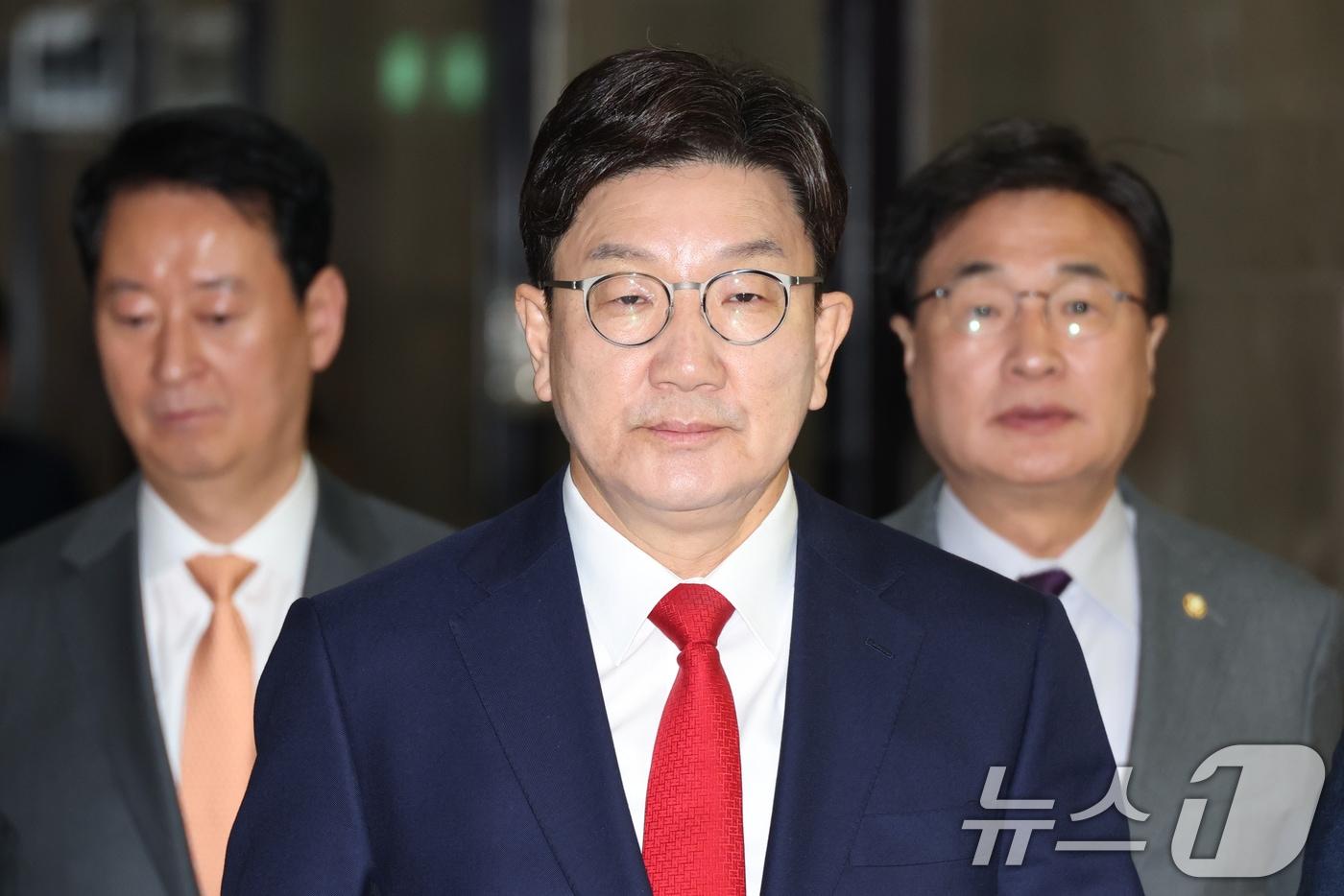 권성동 국민의힘 원내대표가 18일 오전 서울 여의도 국회에서 열린 원내대책회의에 참석하고 있다. ⓒ News1 이광호 기자