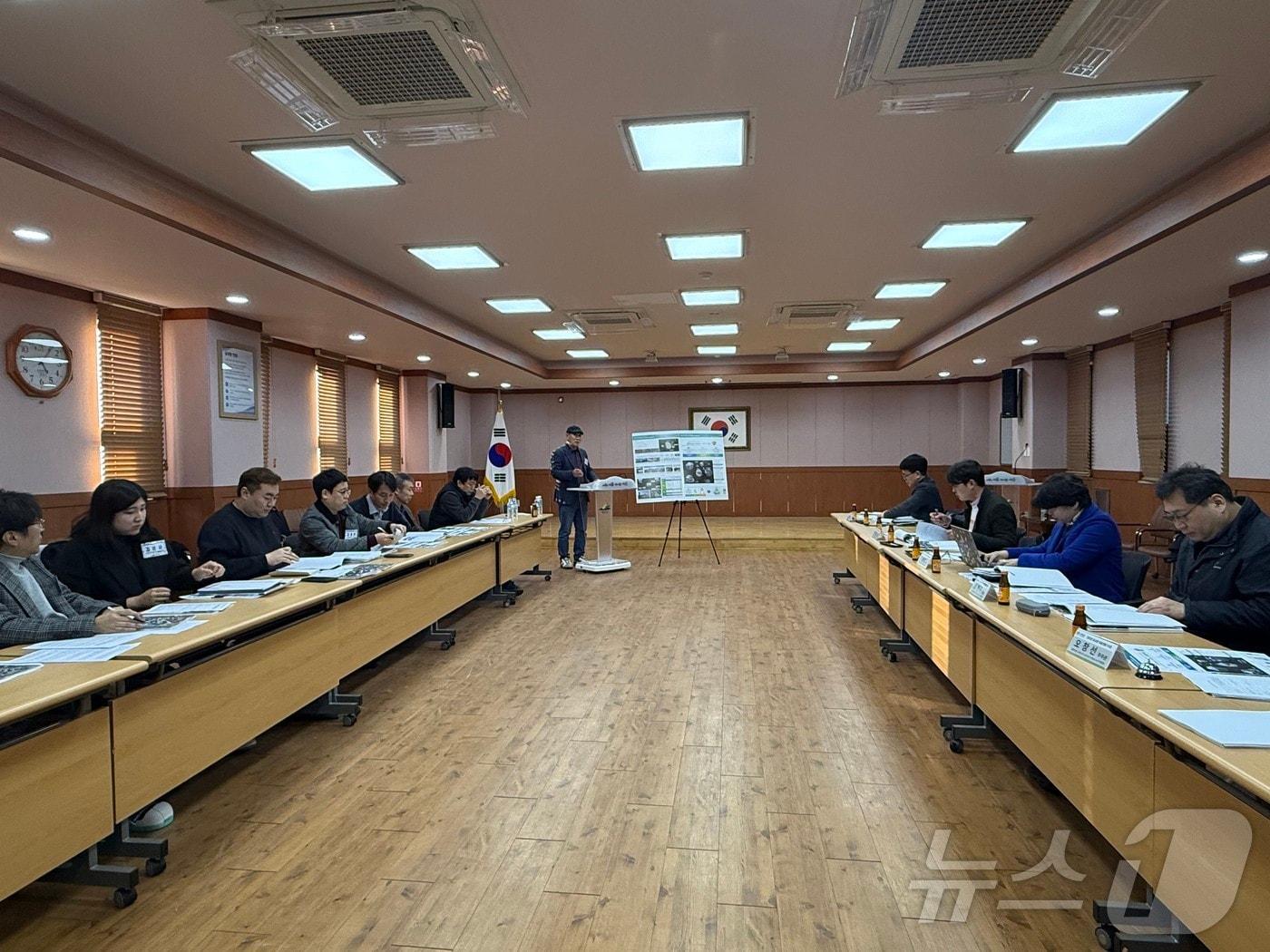 본문 이미지 - 충남도가 ‘2025년 충남형 마을 만들기 사업 신규 지구 선정’을 위한 평가를 진행하고 있다.(충남도 제공. 재판매 및 DB금지)/뉴스1