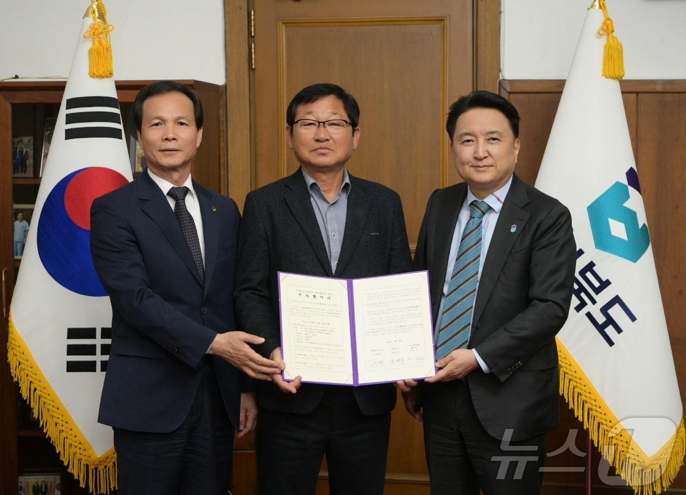 본문 이미지 -  18일 충북도와 음성군은 디와이엘라센㈜과 1130억 원 규모의 투자협약을 했다고 밝혔다.(음성군 제공. 재판매 및 DB금지)/뉴스1