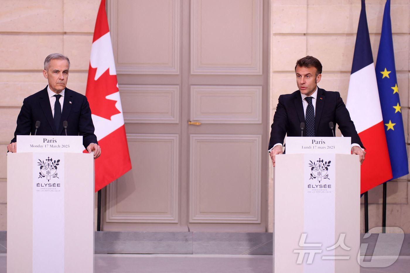 마크 카니 캐나다 총리가 17일&#40;현지시간&#41; 파리 엘리제궁을 방문해 에마뉘엘 마크롱 프랑스 대통령과 기자회견을 하고 있다. 2025.03.18 ⓒ AFP=뉴스1 ⓒ News1 우동명 기자