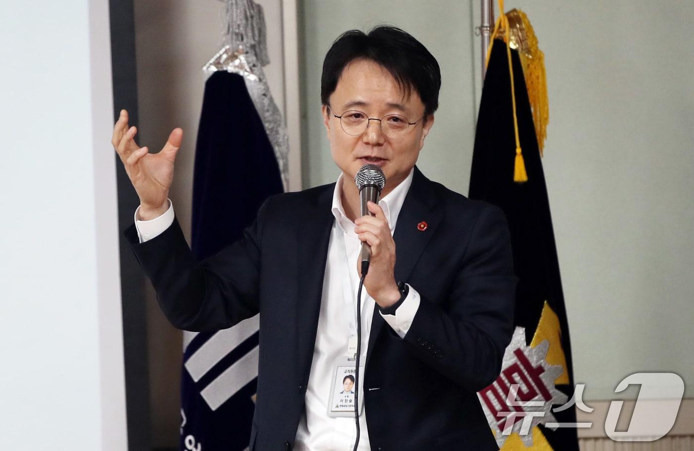 이진승 한림공업고등학교 교장이 18일 오전 제주시 한림읍 한림공고에서 열린 협약형 특성화고 교육과정 설명회에서 발언하고 있다. 2025.3.18/뉴스1 ⓒ News1 오현지 기자