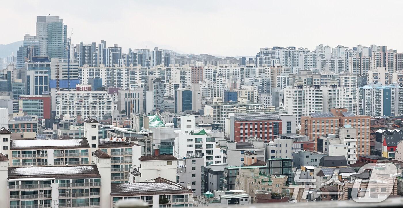 서울 서초구의 아파트와 연립·다세대로 구성된 주거지역 모습. 2025.3.18/뉴스1 ⓒ News1 민경석 기자