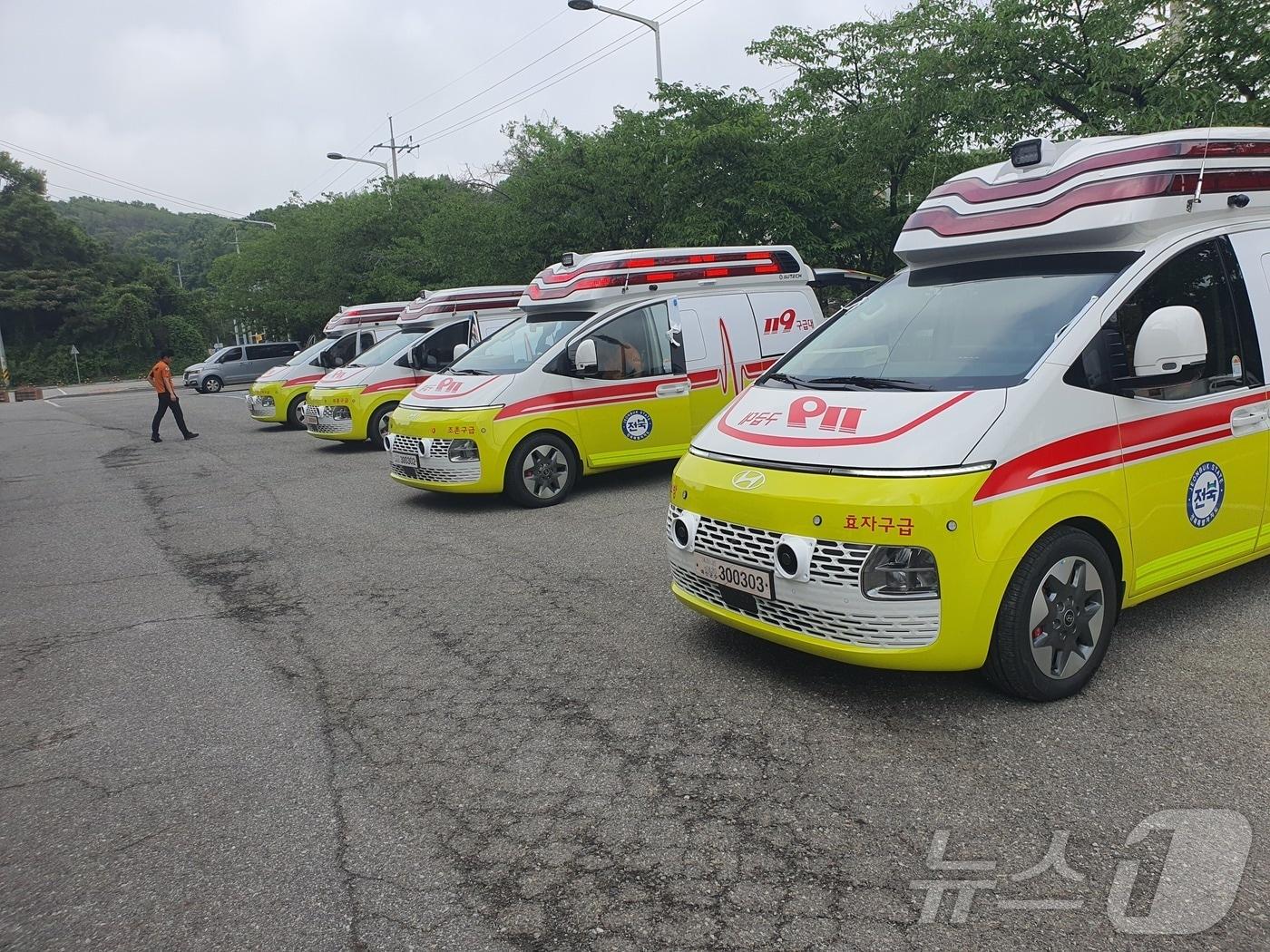 본문 이미지 -  전북자치도소방본부는 도민들이 보다 안전한 의료서비스를 받을 수 있도록 '2025년 구급차 보강사업'을 추진한다고 18일 밝혔다.(전북소방 제공. 재판매 및 DB금지)