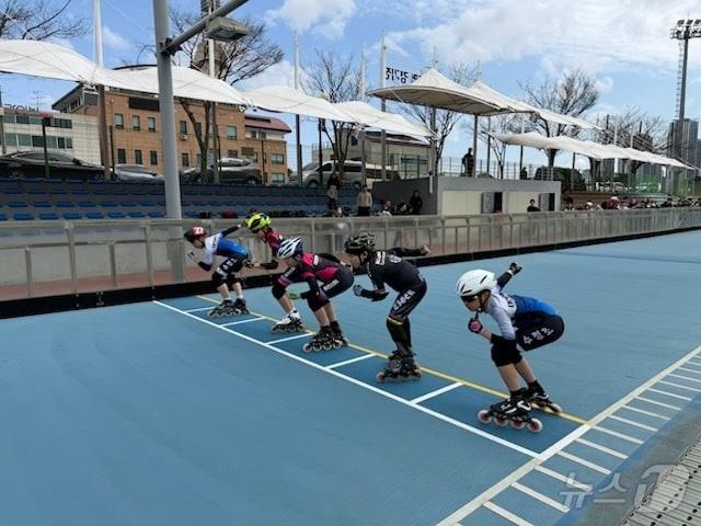 본문 이미지 -  제54회 전국소년체육대회 롤러 종목 지역대표 선발전에서 선수들이 출발신호를 기다리고 있다. (대전교육청 제공. 재판매 및 DB금지)