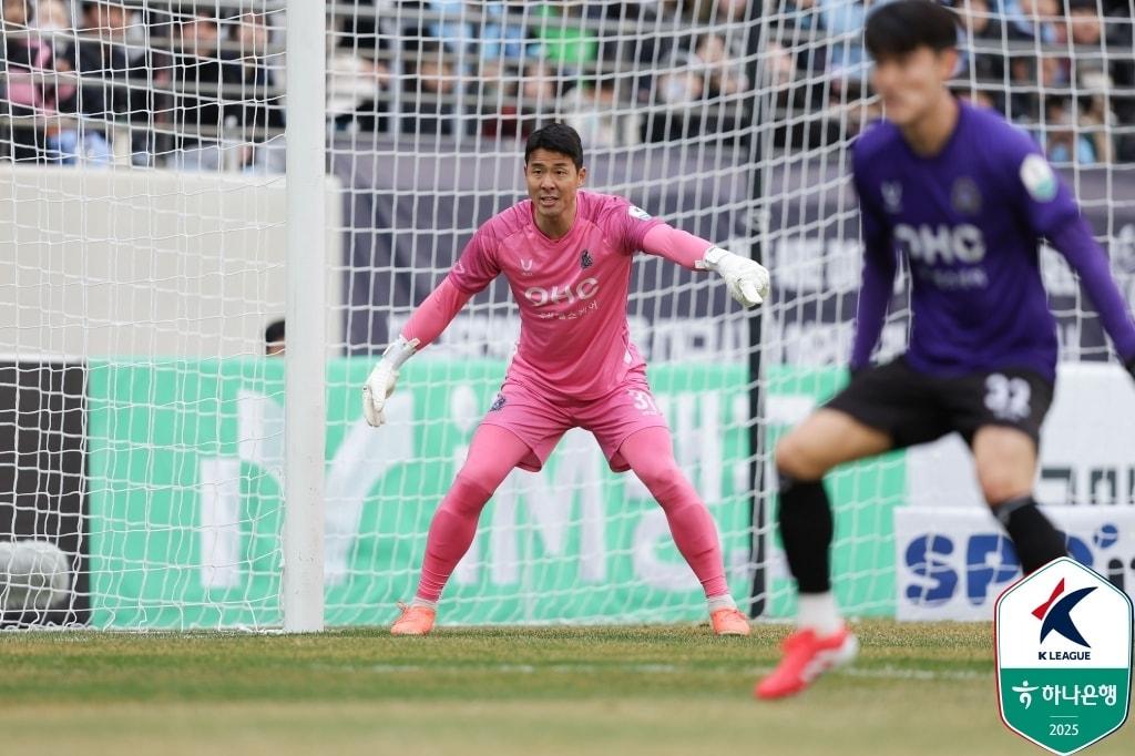 본문 이미지 - 안양 골키퍼 김다솔(한국프로축구연맹 제공) 