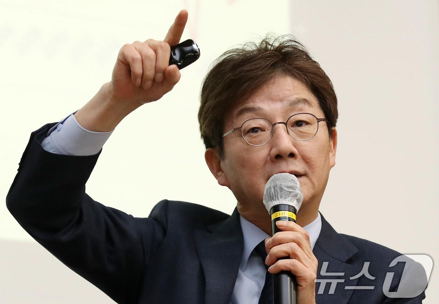 유승민 전 국민의힘 의원이 18일 오후 경북 경산시 영남대학교를 찾아 '정치를 바꿔라 미래를 바꿔라'를 주제로 특강하고 있다. 2025.3.18/뉴스1 ⓒ News1 공정식 기자