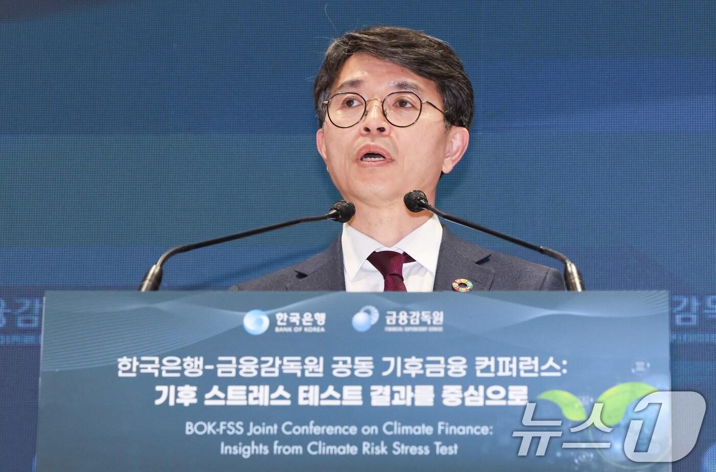 김완섭 환경부 장관이 서울 중구 한국은행 별관에서 열린 &#39;한국은행-금융감독원 공동 기후 금융 컨퍼런스: 기후 스트레스 테스트 결과를 중심으로&#39;에서 축사를 하고 있다. 2025.3.18/뉴스1 ⓒ News1 허경 기자