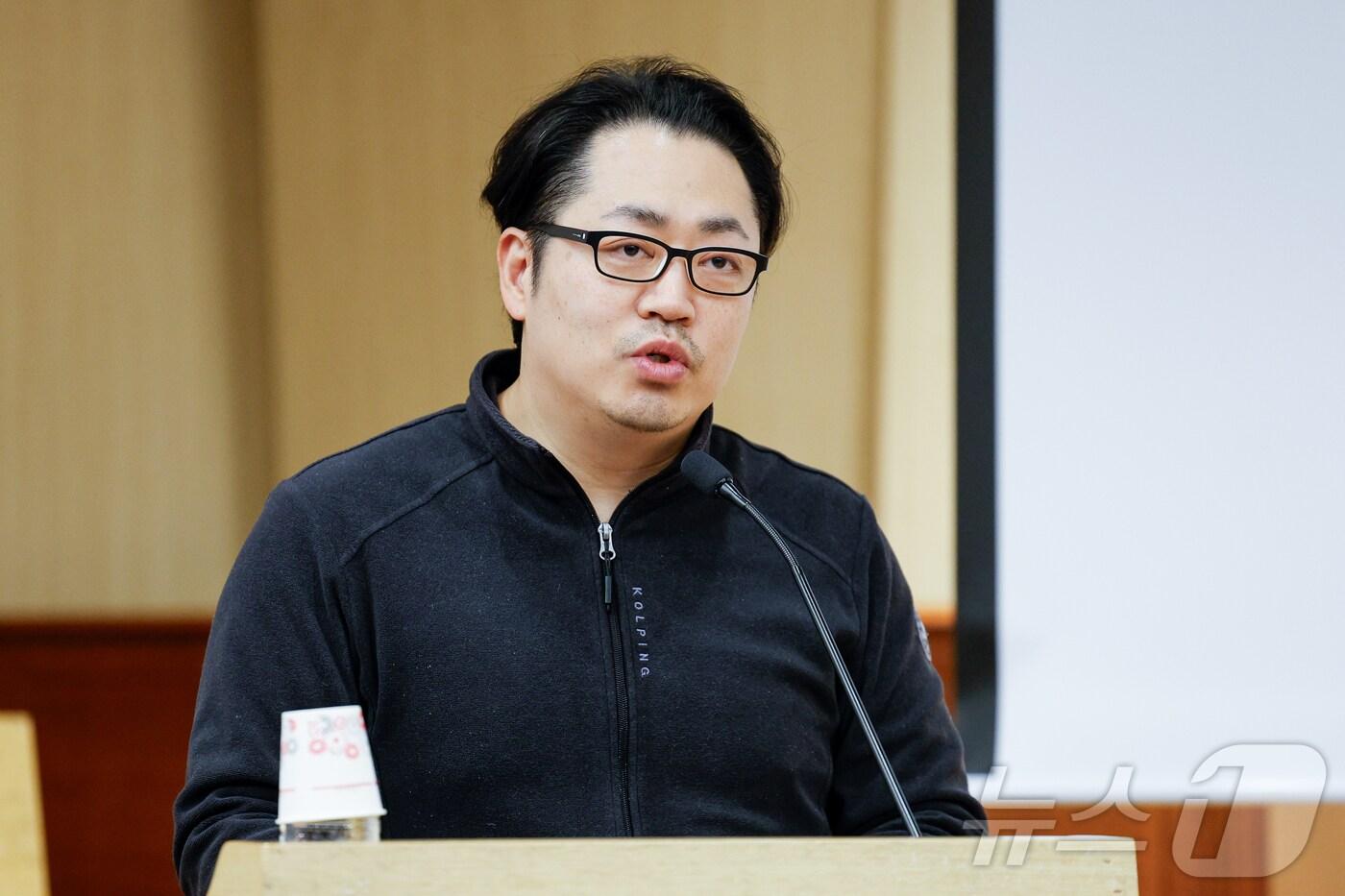 김성현 전국공무원노동조합 소방본부 서울소방지부 구급국장이 18일 서울 여의도 국회도서관에서 열린 응급실 뺑뺑이 해소를 위한 응급의료법 개정 방향 대토론회에 참석해 토론하고 있다. 2025.3.18/뉴스1 ⓒ News1 안은나 기자