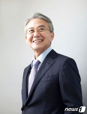 본문 이미지 - 홍석조 BGF그룹 회장.(BGF 제공).