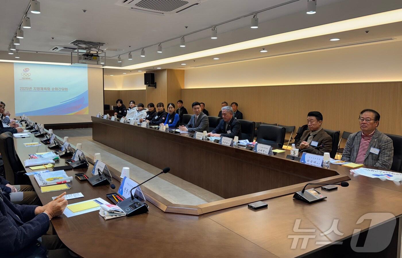 유승민 대한체육회장이 지난 17일 인천 지방 체육회를 방문해 간담회를 진행하고 있다. (대한체육회 제공)