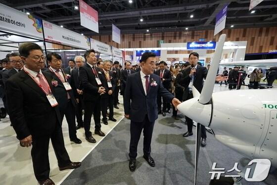 본문 이미지 - 울산시는 우즈베키스탄 페르가나 훈련소에서 ‘울산 글로벌 인력양성센터’ 개소식을 개최했다.(울산시 제공·재판매 및 DB 금지) /뉴스1