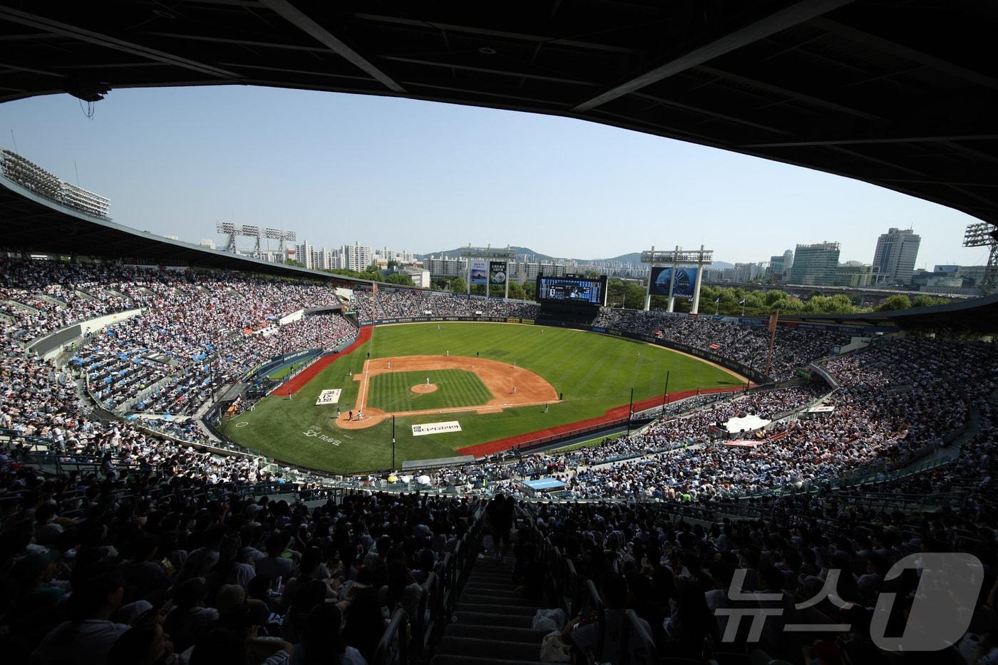 잠실야구장 홈경기 전경.(서울시 제공)
