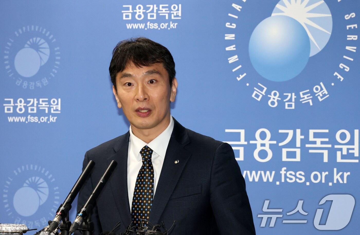 본문 이미지 - 이복현 금융감독원장이 19일 서울 여의도 금융감독원에서 기자간담회를 갖고 현안과 관련해 브리핑을 하고 있다. 2025.3.19/뉴스1 ⓒ News1 박세연 기자