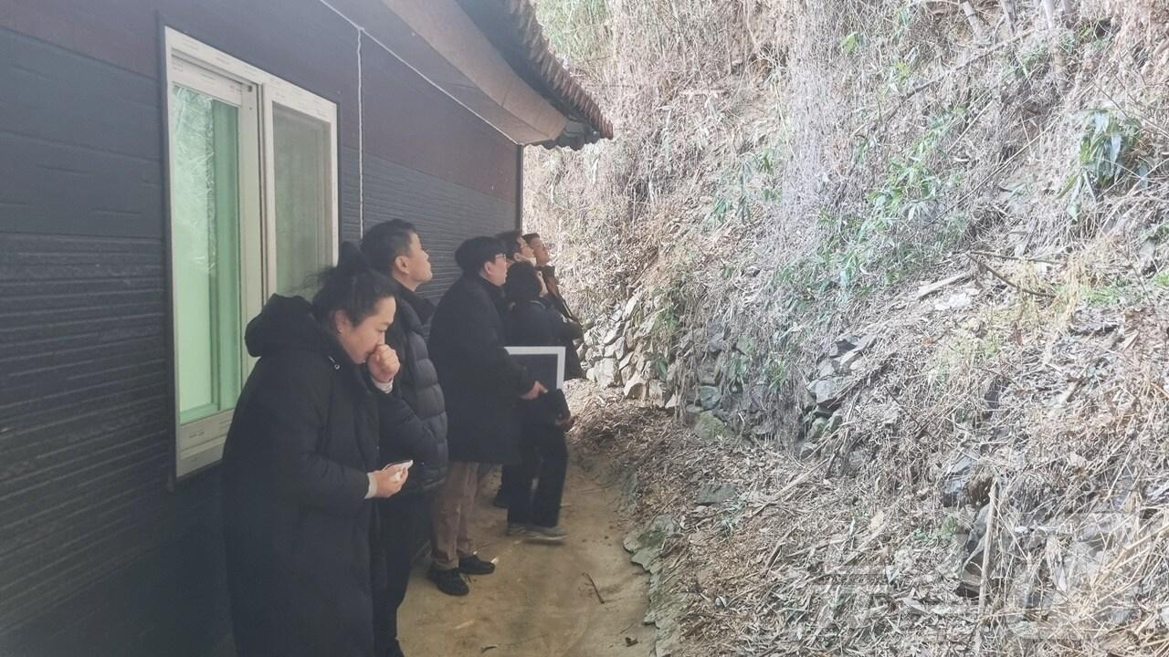 본문 이미지 - 함안군 가야읍 묘사리 '토기요지Ⅱ'의 현장 조사 장면(함안군 제공. 재판매 및 DB금지).