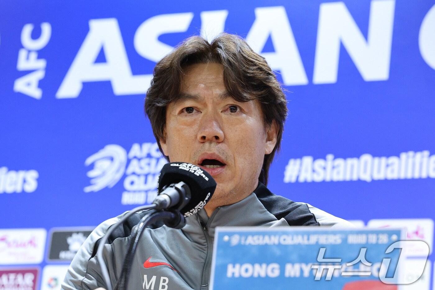 대한민국 축구대표팀 홍명보 감독이 19일 오후 경기 고양시 고양종합운동장에서 오만전 관련 기자회견을 하고 있다. 홍명보 감독이 이끄는 축구대표팀은 오는 20일 고양종합운동장에서 오만과 2026 FIFA 북중미 월드컵 아시아 지역 3차 예선 B조 조별리그 7차전을 치른다. 2025.3.19/뉴스1 ⓒ News1 신웅수 기자