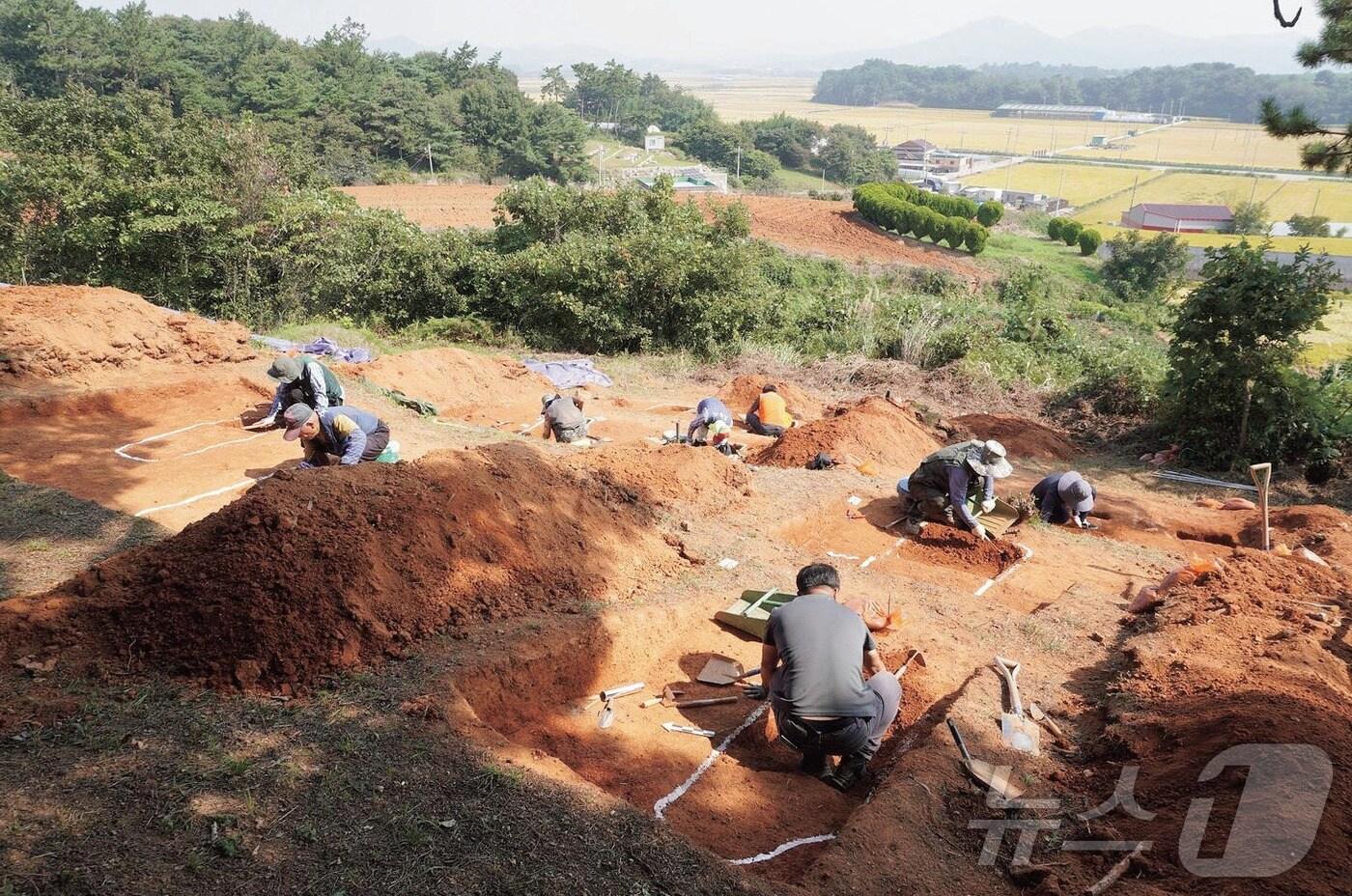 지난해 7월~10월 진행된 전남 영광군 홍농읍 유해 매장 확인 및 굴토 작업 모습. (진실·화해를위한과거사정리위원회 제공)