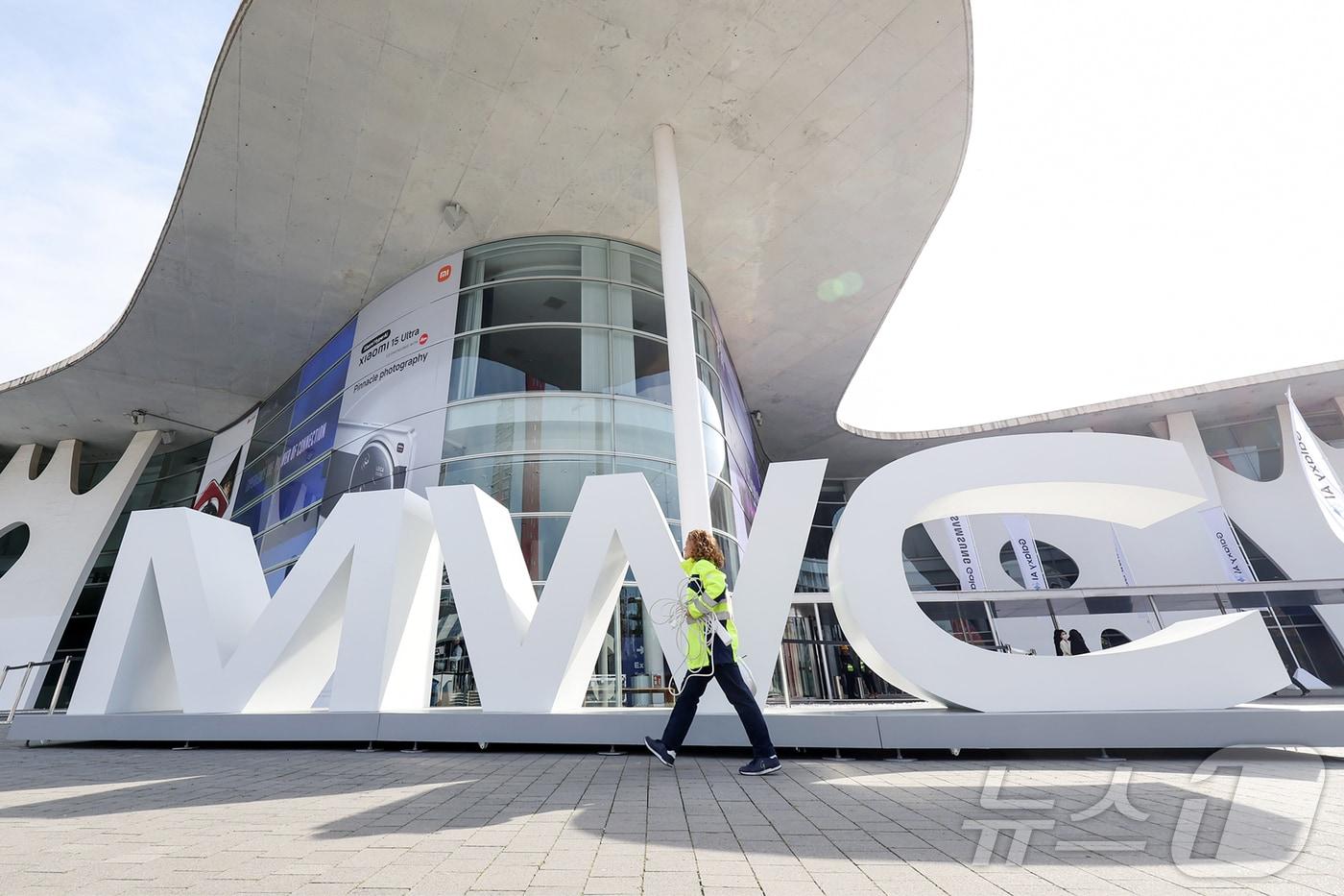 본문 이미지 - 세계 최대 이동통신 전시회 '모바일 월드 콩그레스(MWC)'가 열리는 스페인 바르셀로나 피라 그란 비아 전시장. 2025.3.2 ⓒ 뉴스1 민경석 기자