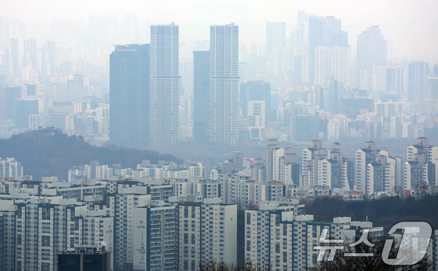 서울 남산에서 바라본 아파트 모습. 2025.3.2/뉴스1 ⓒ News1 김명섭 기자