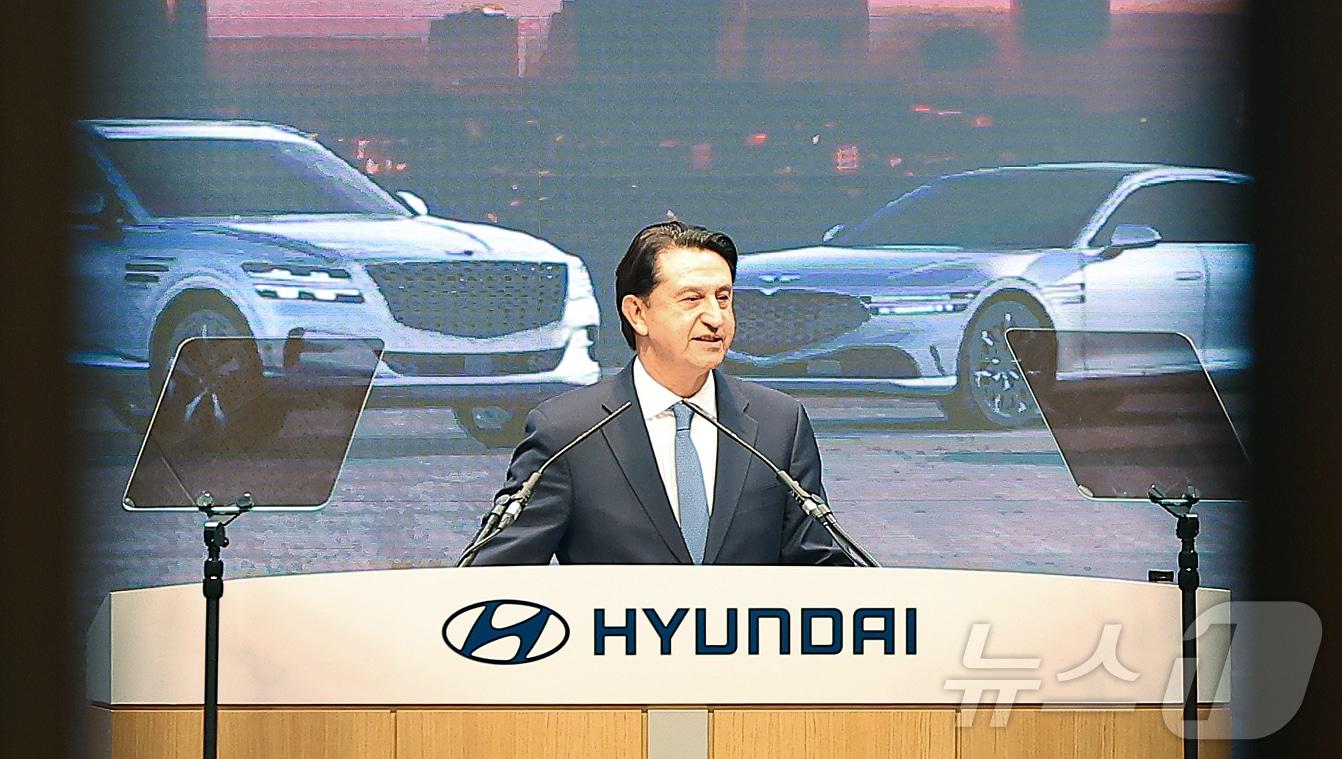 본문 이미지 - 호세 무뇨스 현대자동차 사장이 20일 오전 서울 서초구 양재동 엘타워 그레이스홀에서 열린 제57기 정기주주총회에 참석해 인사말을 하고 있다. 2025.3.20/뉴스1 ⓒ News1 김진환 기자