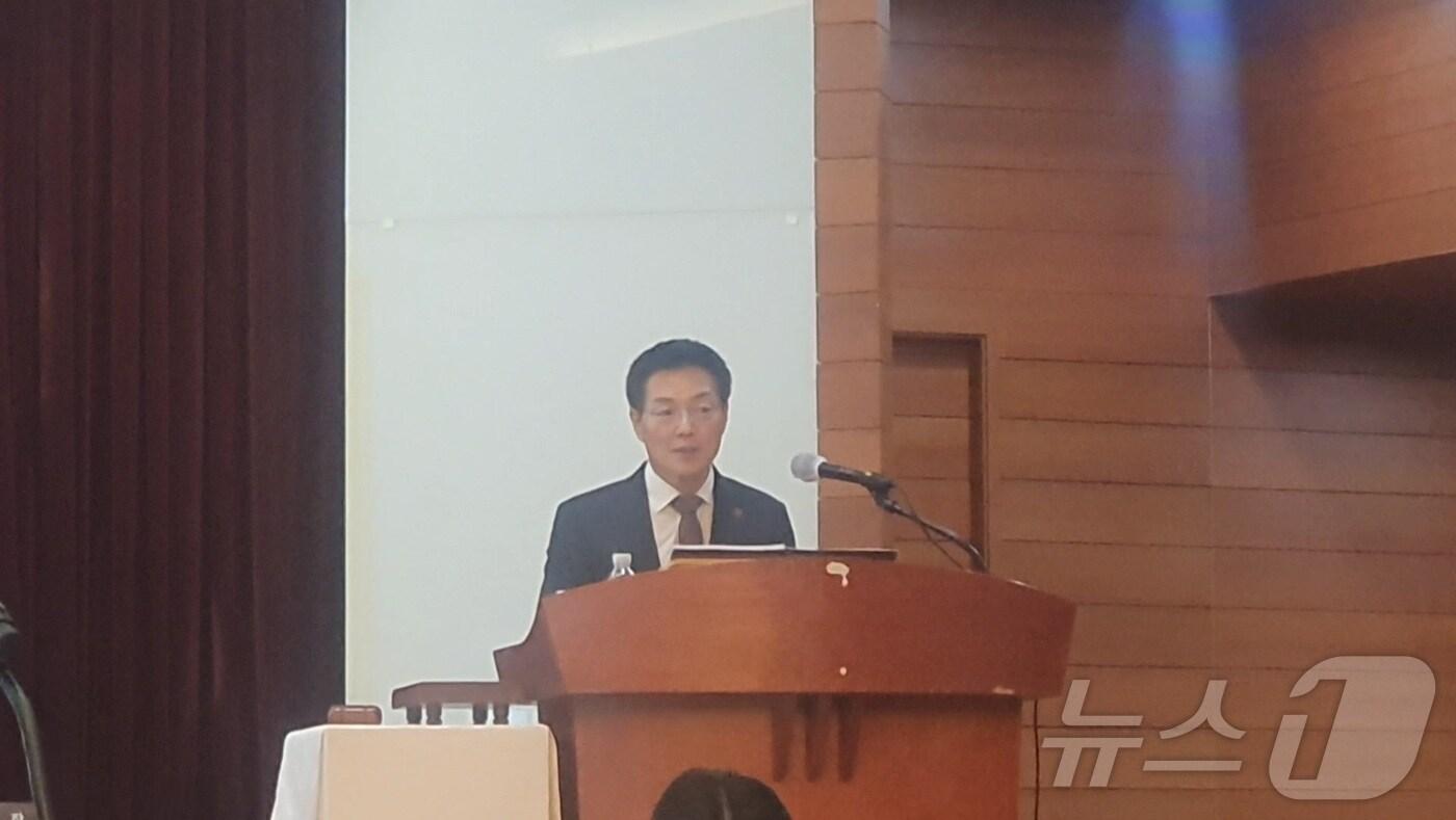 박주형 신세계 대표가 20일 서울 중구 포스트타워 대회의실에서 열린 제68기 정기주주총회에서 발언하고 있다.2025.3.20/뉴스1 ⓒ News1 문창석 기자