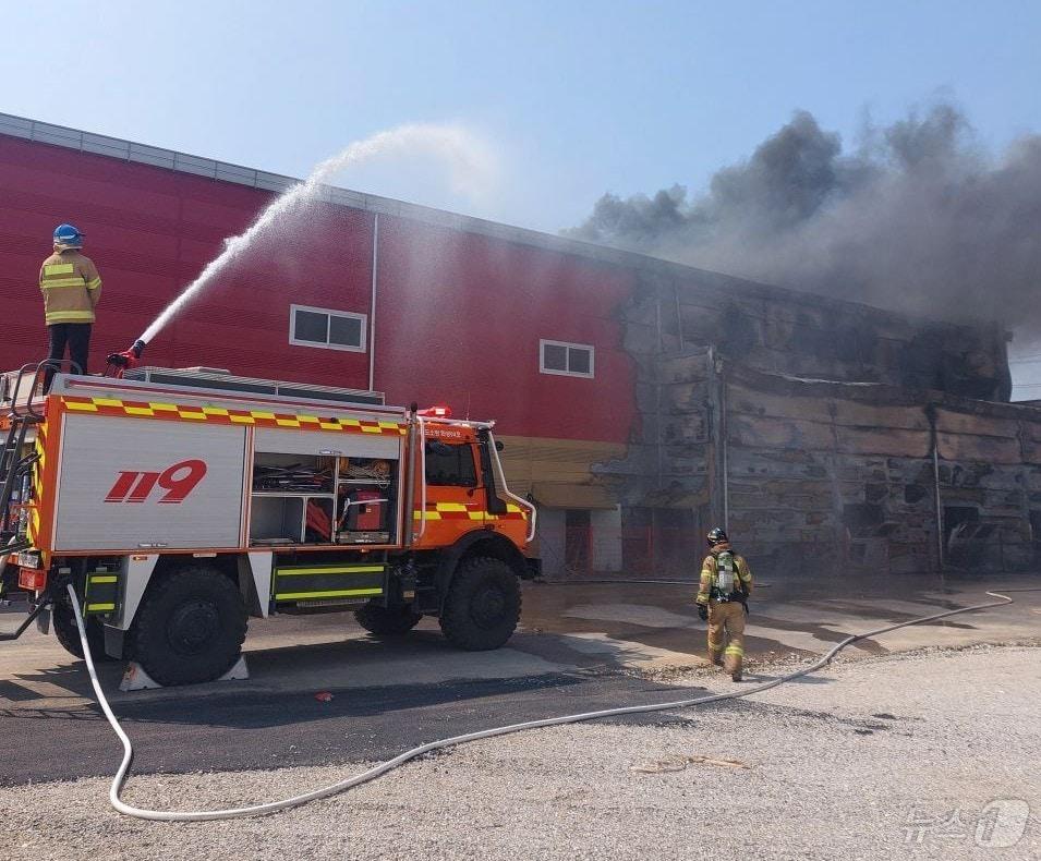 본문 이미지 - 화재 현장.(경기도소방재난본부 제공, 재판매 및 DB 금지)