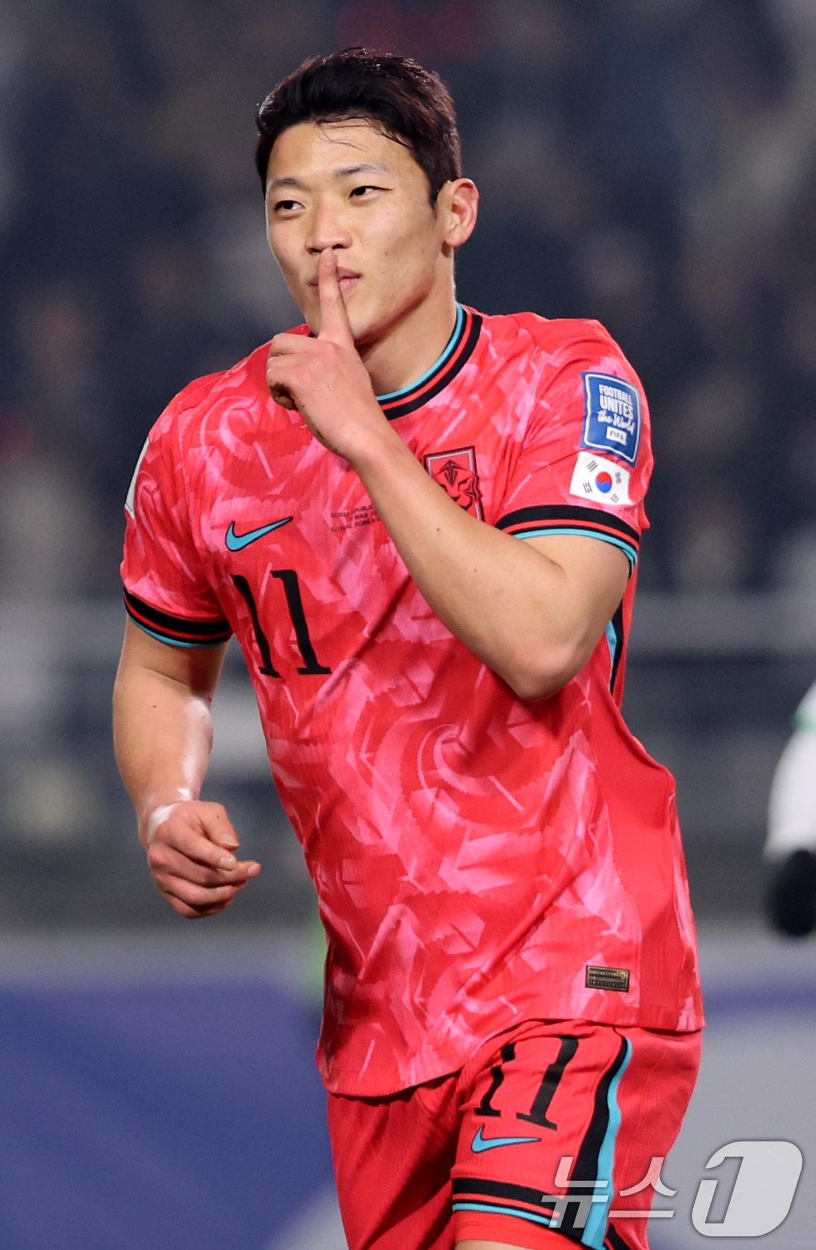 본문 이미지 - 20일 오후 경기 고양시 고양종합운동장에서 열린 2026 국제축구연맹&#40;FIFA&#41; 북중미 월드컵 아시아 3차 예선 B조 7차전 대한민국과 오만의 경기에서 대한민국 황희찬이 골을 넣고 기뻐하고 있다. 2025.3.20/뉴스1 ⓒ News1 이승배 기자