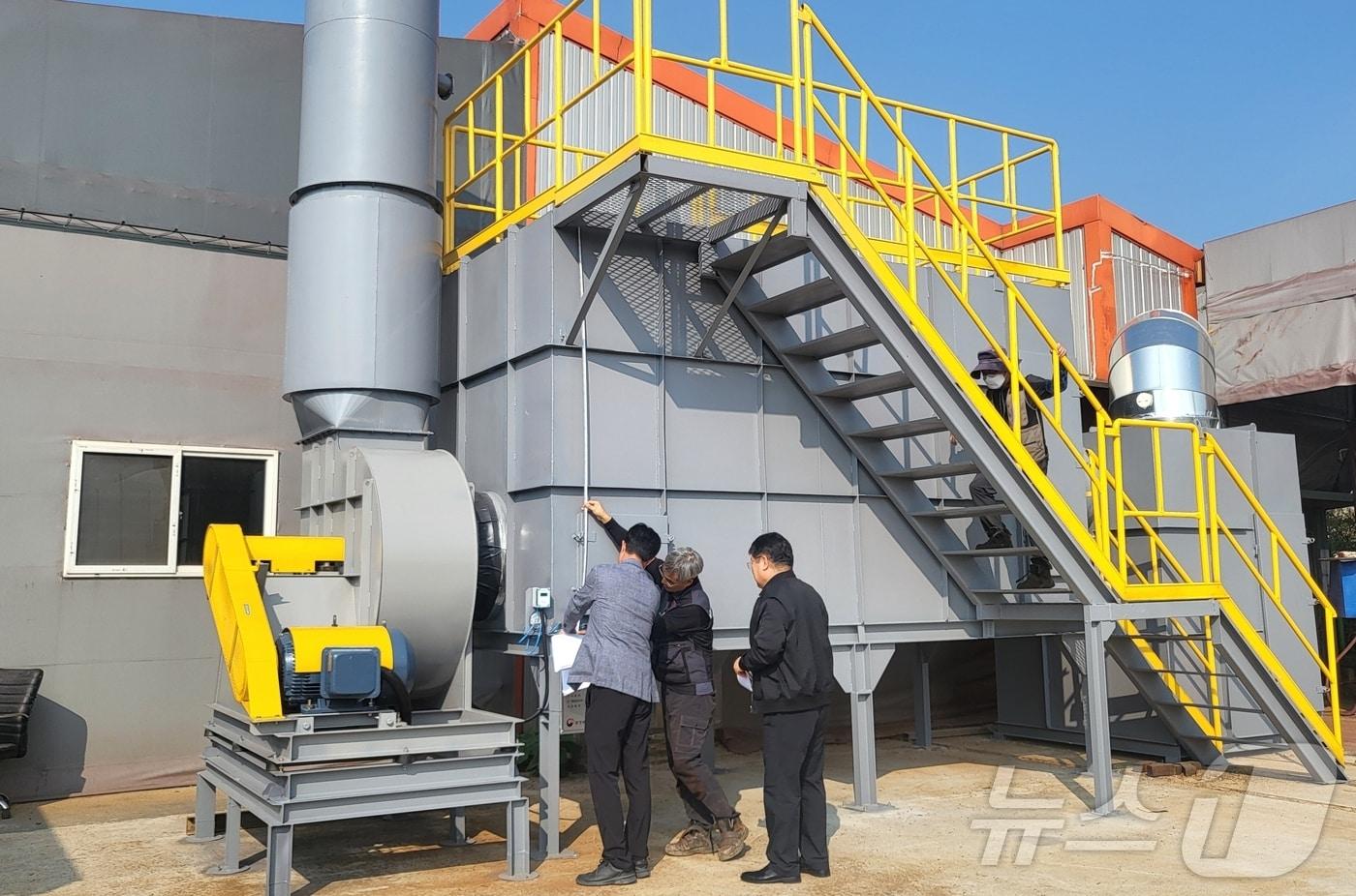 충북 진천군은 올해 소규모 사업장 85곳에 3억 4000만 원을 들여 사물인터넷(IoT) 측정기기 설치를 지원한다/뉴스1