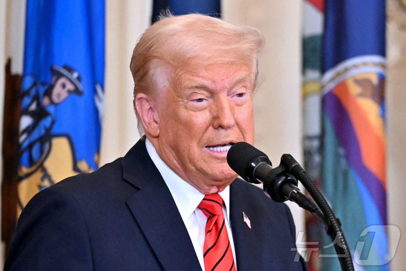 본문 이미지 - 도널드 트럼프 미국 대통령이 20일(현지시간) 워싱턴 백악관에서 교육부를 사실상 해체하는 내용의 행정명령 서명식 연설서 “우리는 우크라이나, 러시아와 평화 협상을 위해 매우 잘하고 있다”고 밝히고 있다. 2025.03.21 ⓒ AFP=뉴스1 ⓒ News1 우동명 기자