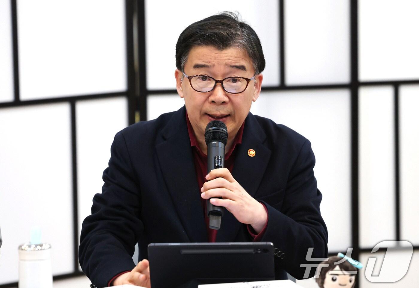 유철환 국민권익위원회 위원장이 21일 서울 종로구 정부서울청사 별관에서 열린 2025 청백리포터 발대식에서 인사말을 하고 있다. 2025.3.21/뉴스1 ⓒ News1 임세영 기자