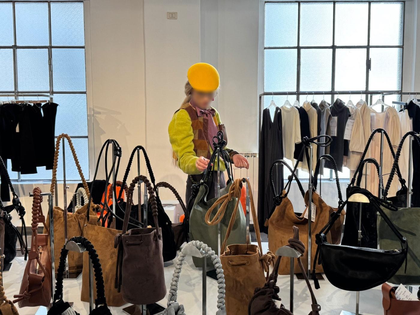 본문 이미지 - 지난해 밀라노 패션위크에서 조성한 신세계 하이퍼그라운드의 쇼룸(신세계백화점 제공)