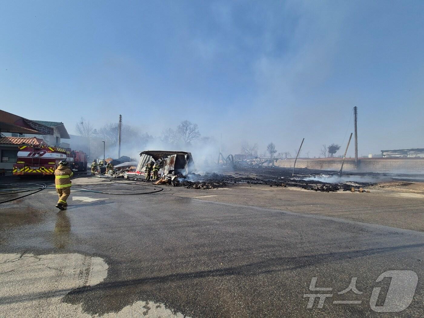본문 이미지 - 경기 화성시 화재 현장(경기도소방재난본부 제공)/뉴스1