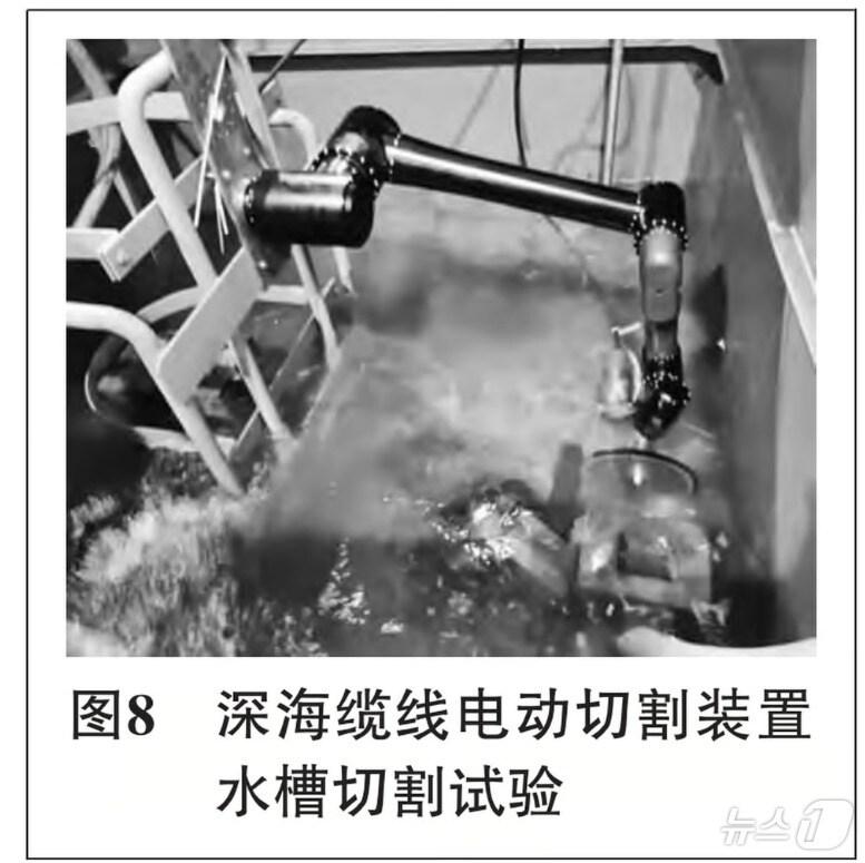 본문 이미지 - 엔지니어 후하우룽이 이끄는 중국 연구팀은 지난달 24일 중국어 저널 '기계공정'에 논문을 발표하며 새 절단기가 바다 깊은 곳에서 발생하는 여러가지 어려운 기술적 과제들을 극복했다고 밝혔다.(사우스차이나모닝포스트 갈무리).