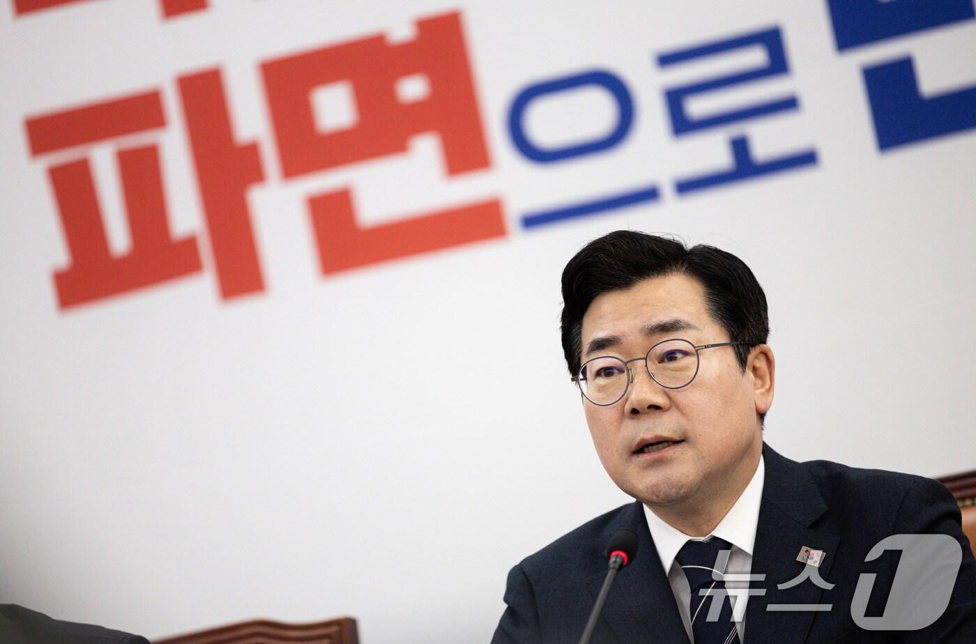 박찬대 더불어민주당 원내대표가 23일 오전 서울 여의도 국회에서 열린 기자간담회에서 발언을 하고 있다. 2025.3.23/뉴스1 ⓒ News1 이재명 기자