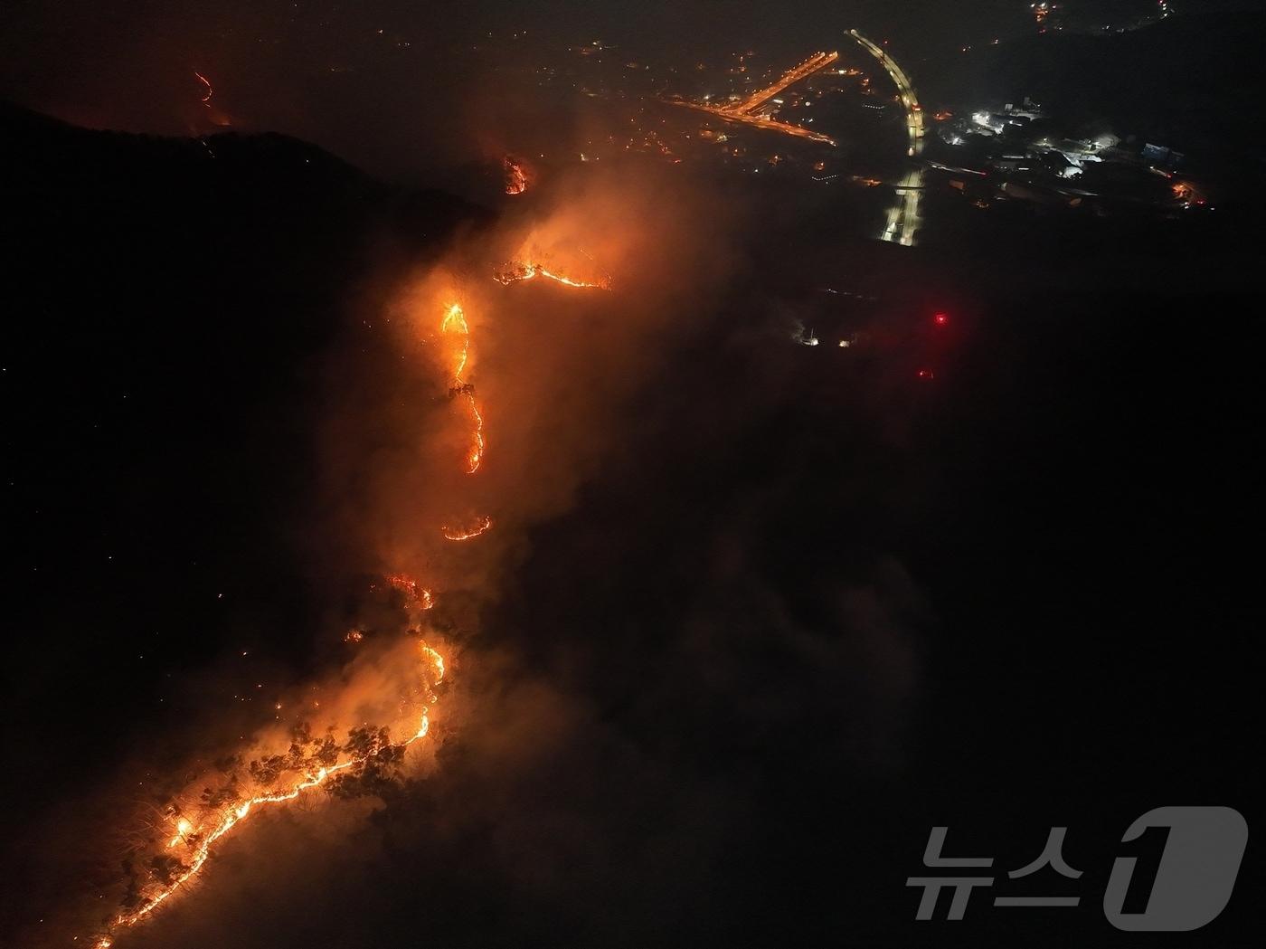 본문 이미지 - 김해 한림면 안곡리 산불(산림청 제공. 재판매 및 DB금지).