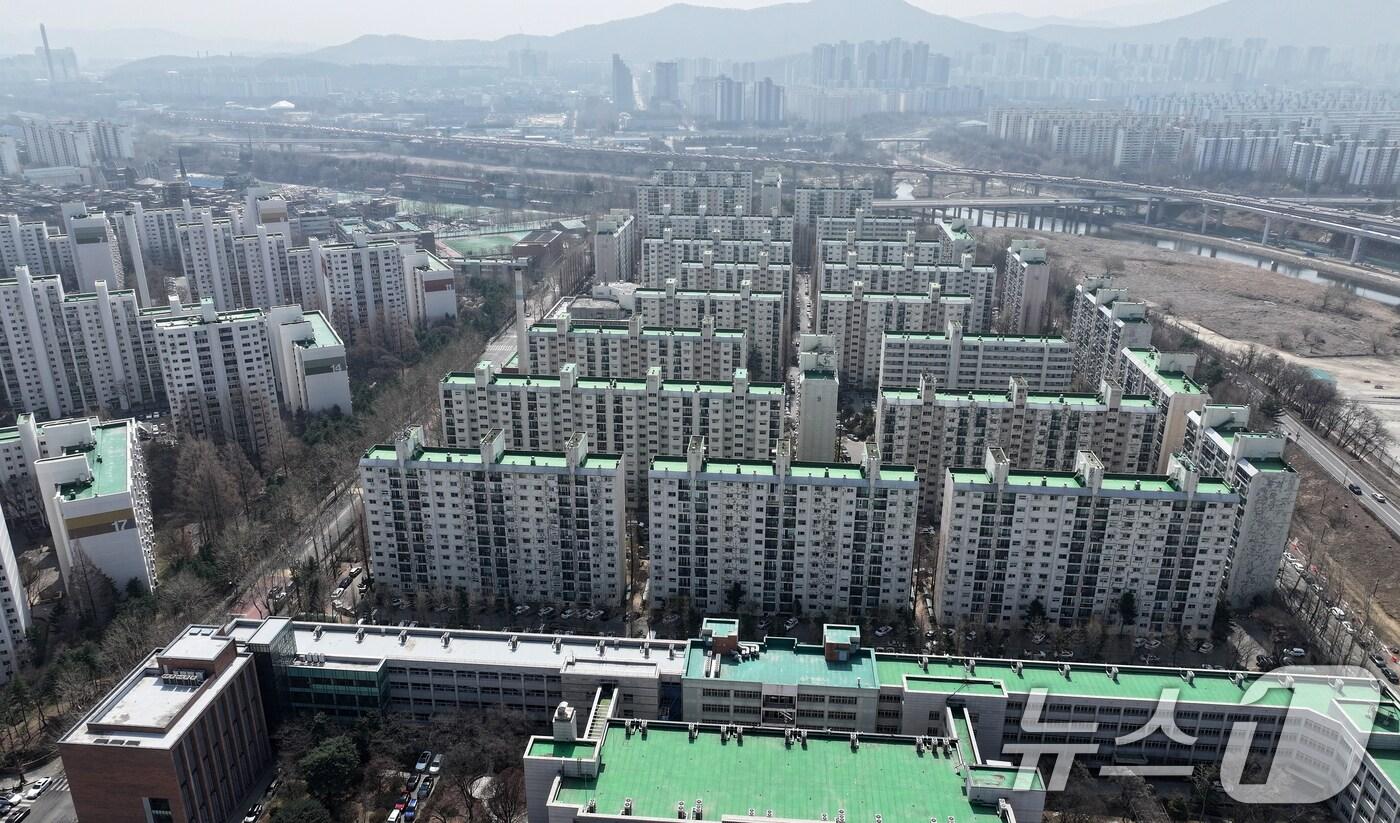 사진은 서울 송파구 아파트 단지. 2025.3.20/뉴스1 ⓒ News1 김진환 기자