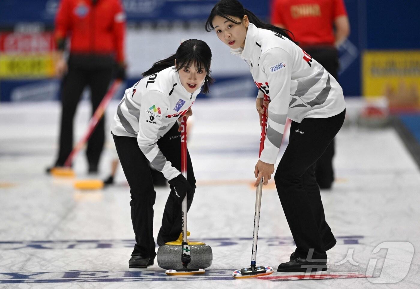 한국 여자 컬링 대표팀이 세계선수권 동메달 결정전에서 중국에 패해 4위에 머물렀다. ⓒ AFP=뉴스1