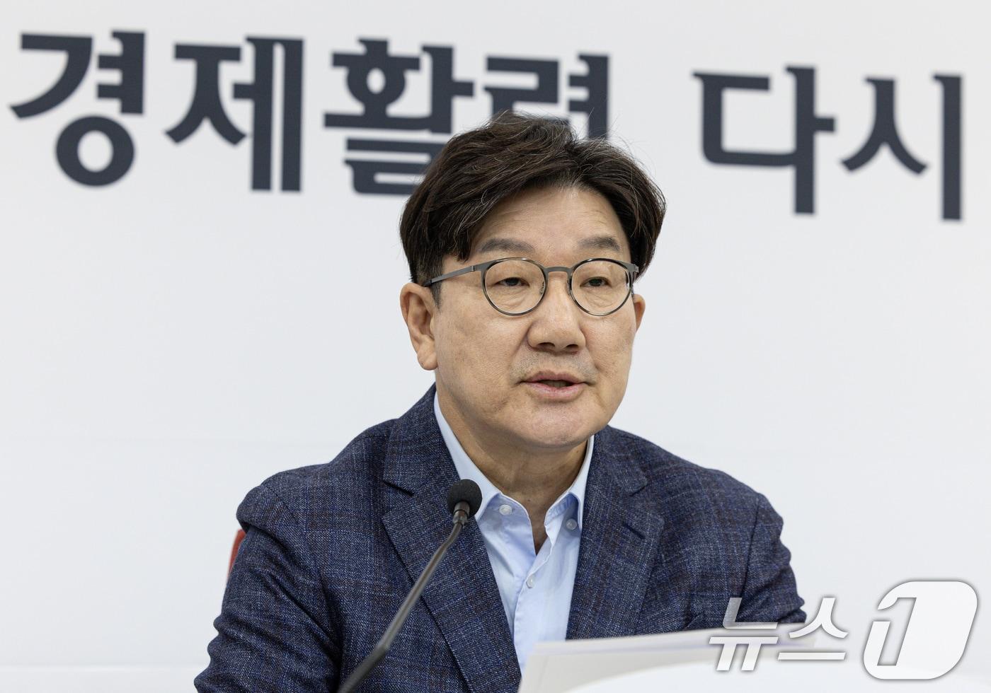 본문 이미지 - 권성동 국민의힘 원내대표가 23일 오후 서울 여의도 국회에서 열린 현안 기자간담회에서 발언을 하고 있다. 2025.3.23/뉴스1 ⓒ News1 이재명 기자