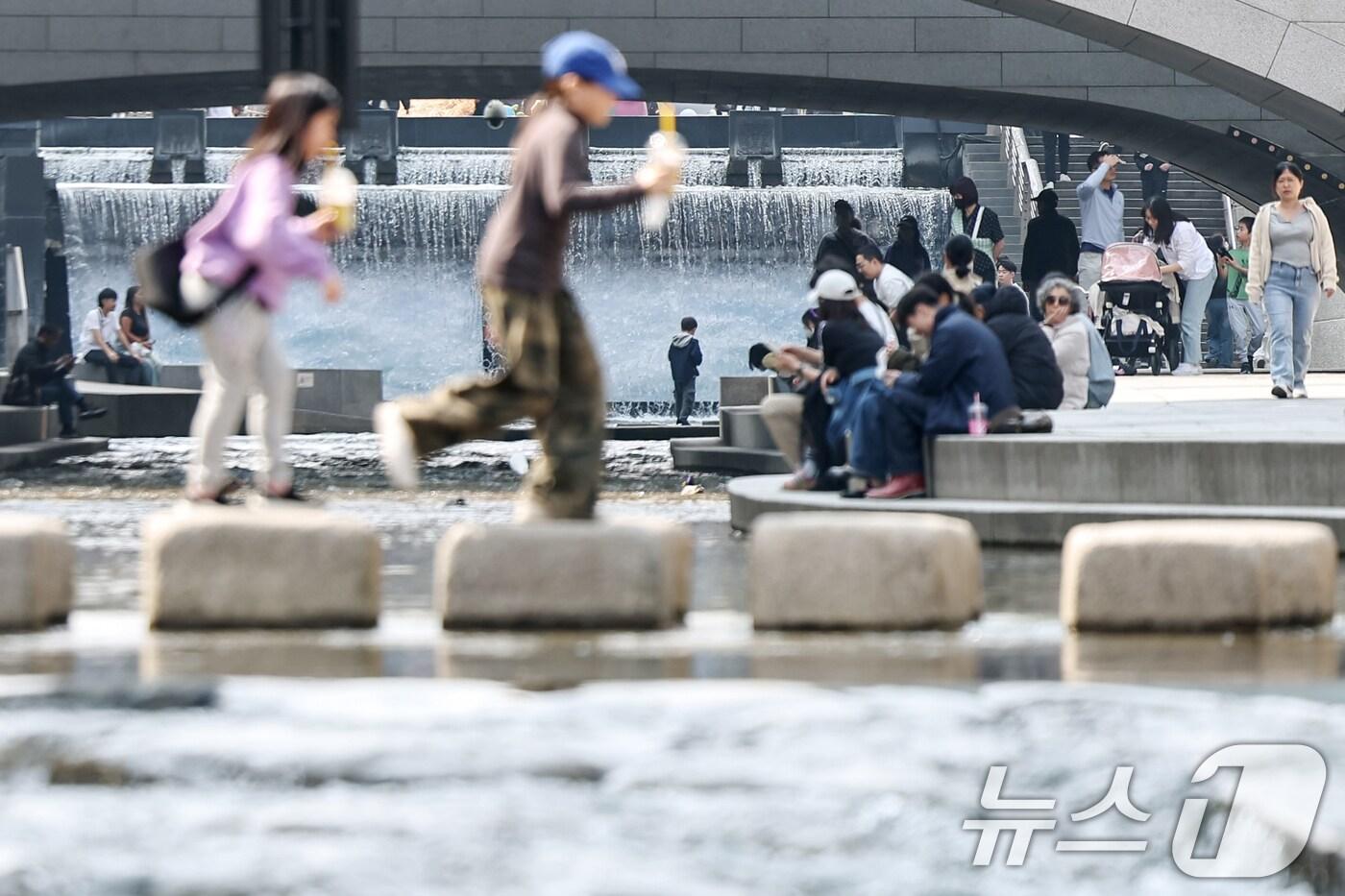 본문 이미지 - 옷 차림 가벼워진 시민들.(뉴스1 DB)