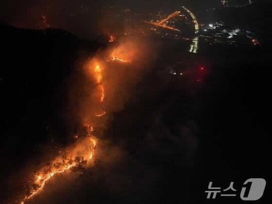 본문 이미지 - 김해 한림면 안곡리 산불(산림청 제공. 재판매 및 DB금지).
