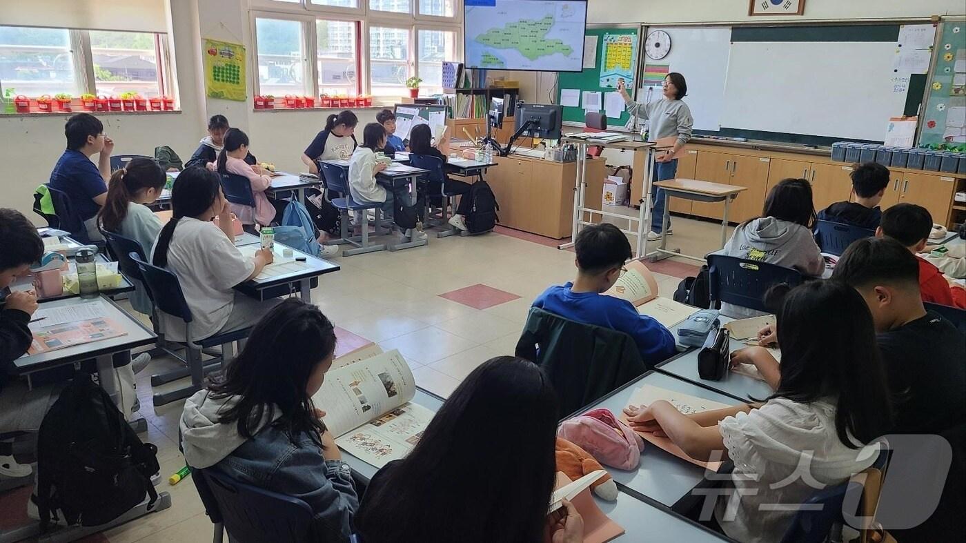 본문 이미지 - 베이비부머 사회공헌활동 지원사업 자료사진.(경기도 제공, 재판매 및 DB 금지)