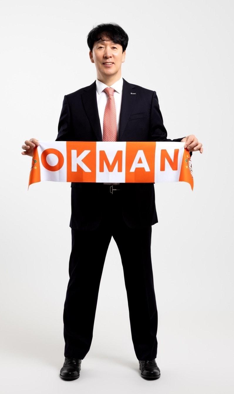 본문 이미지 - 신영철 OK저축은행 감독(OK저축은행 제공) 