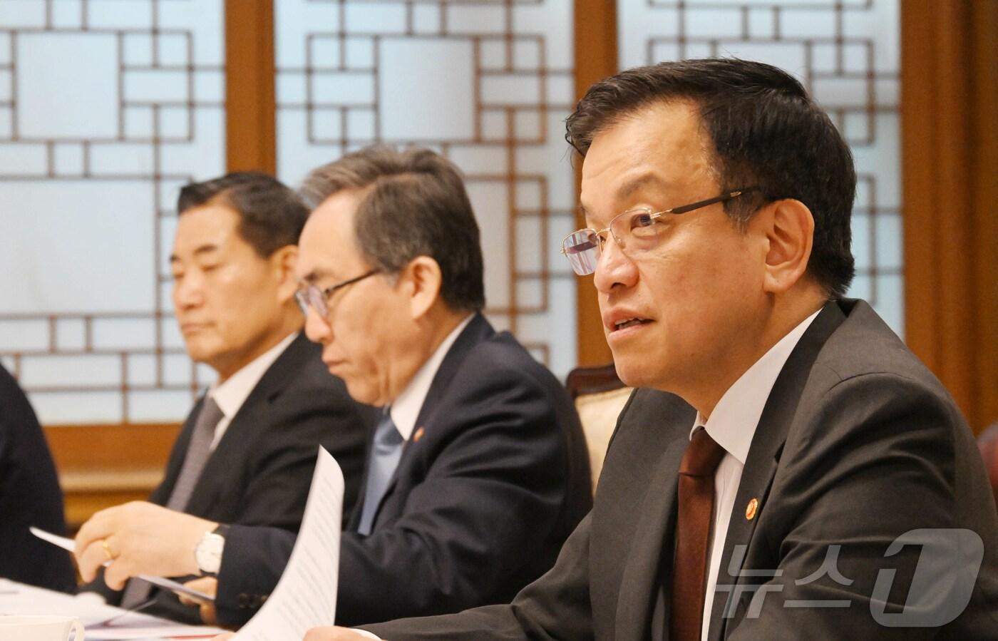 최상목 대통령 권한대행 부총리 겸 기획재정부 장관이 24일 서울 종로구 정부서울청사에서 열린 대외경제현안간담회를 주재하고 있다. (기획재정부 제공. 재판매 및 DB 금지) 2025.3.24/뉴스1