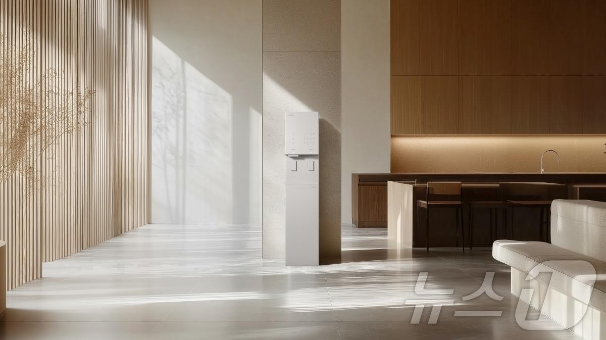 본문 이미지 - 쿠쿠, 인앤아웃 안심살균 대용량 얼음 정수기 출시(쿠쿠 제공)