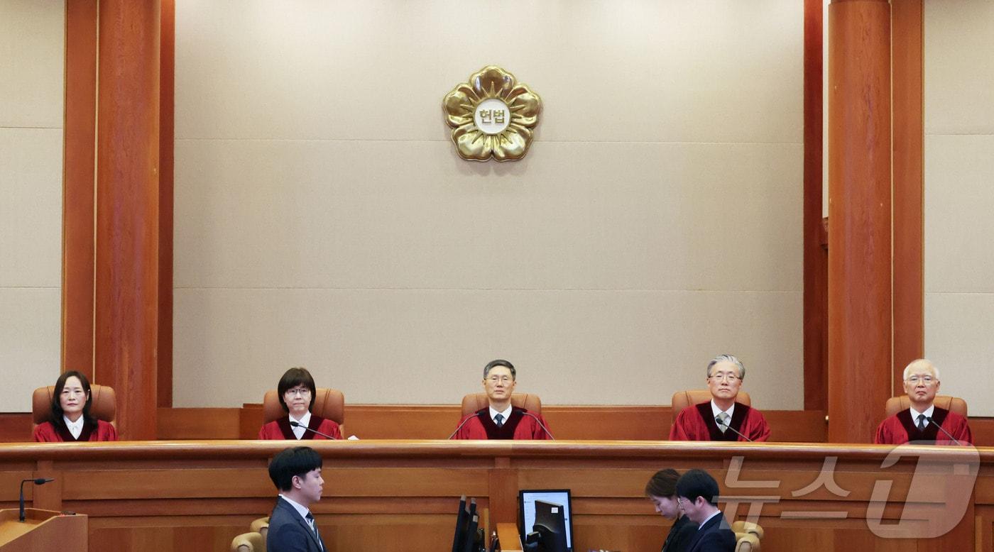 3월 24일 서울 종로구 헌법재판소 대심판정에 재판관들이 착석해 있다.. (공동취재) 2025.3.24/뉴스1 ⓒ News1 박정호 기자