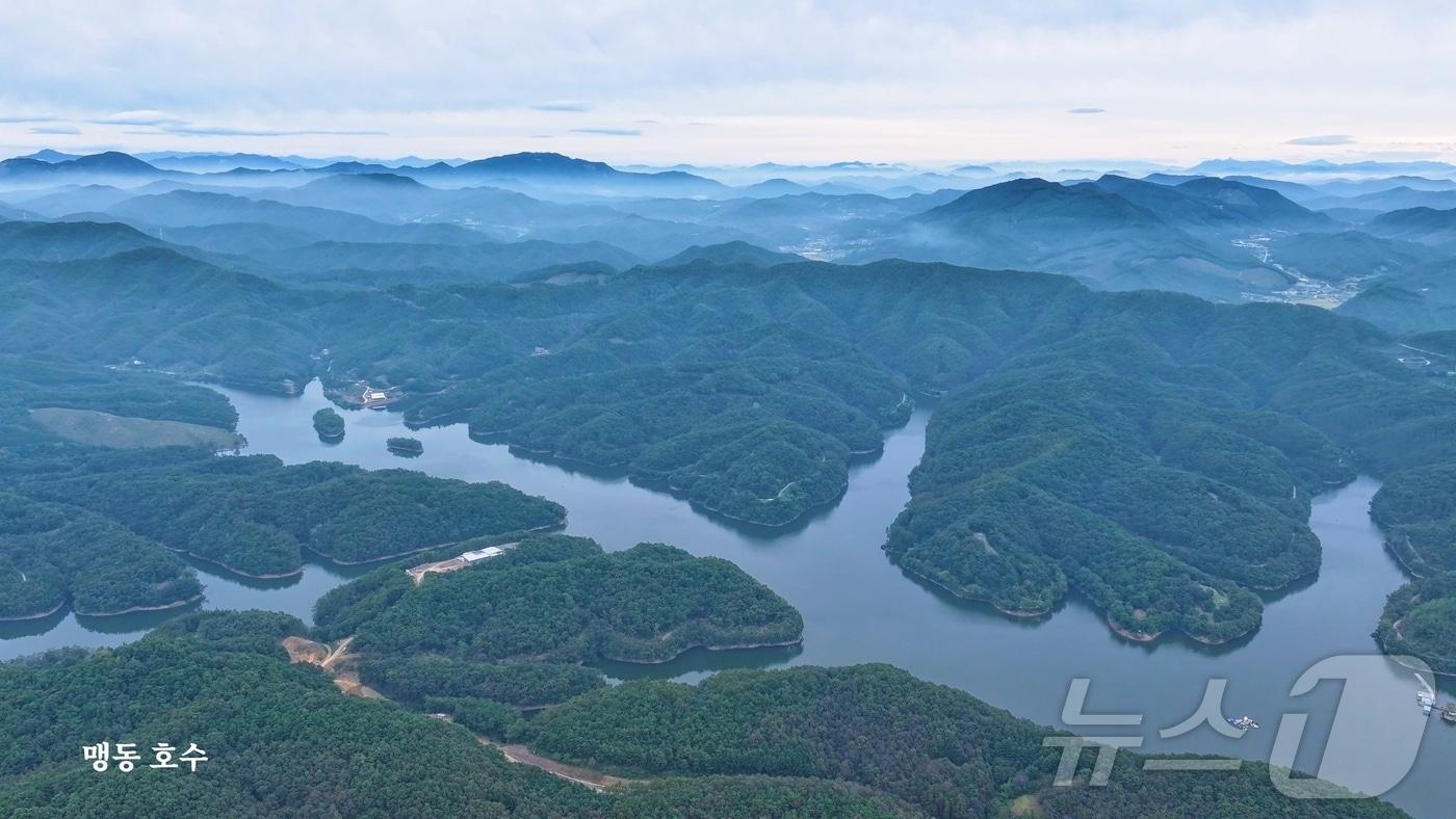  충북 음성군은 상춘객을 위한 걷기 좋은 호수 7곳을 추천했다. 사진은 맹동 호수 전경.&#40;음성군 제공. 재판매 및 DB금지&#41;/뉴스1